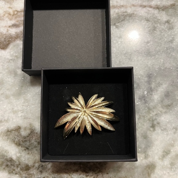 Vintage Sarah Coventry brooch - Picture 2 of 4